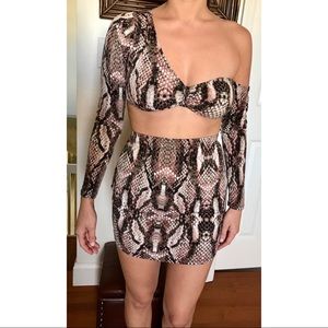 Two Piece One Shoulder Snake Print Skirt Set